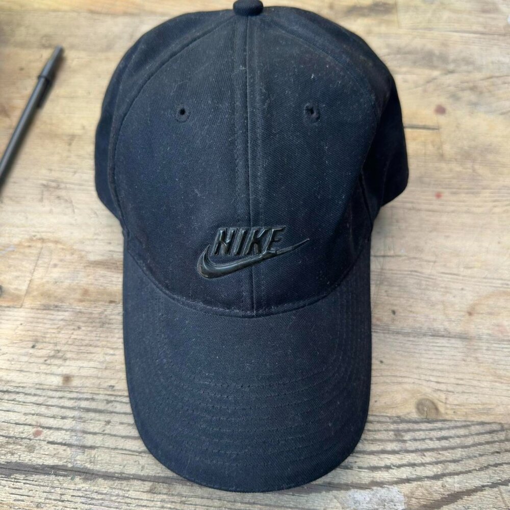 VTG Nike Puff Print Nike Swoosh logo Strapback in black